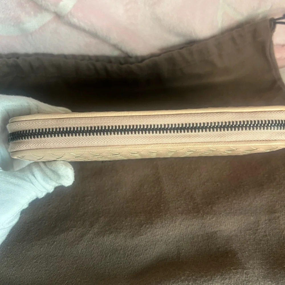 Bottega Veneta Nappa Intrecciato Zip Around wallet. - Picture 3 of 16